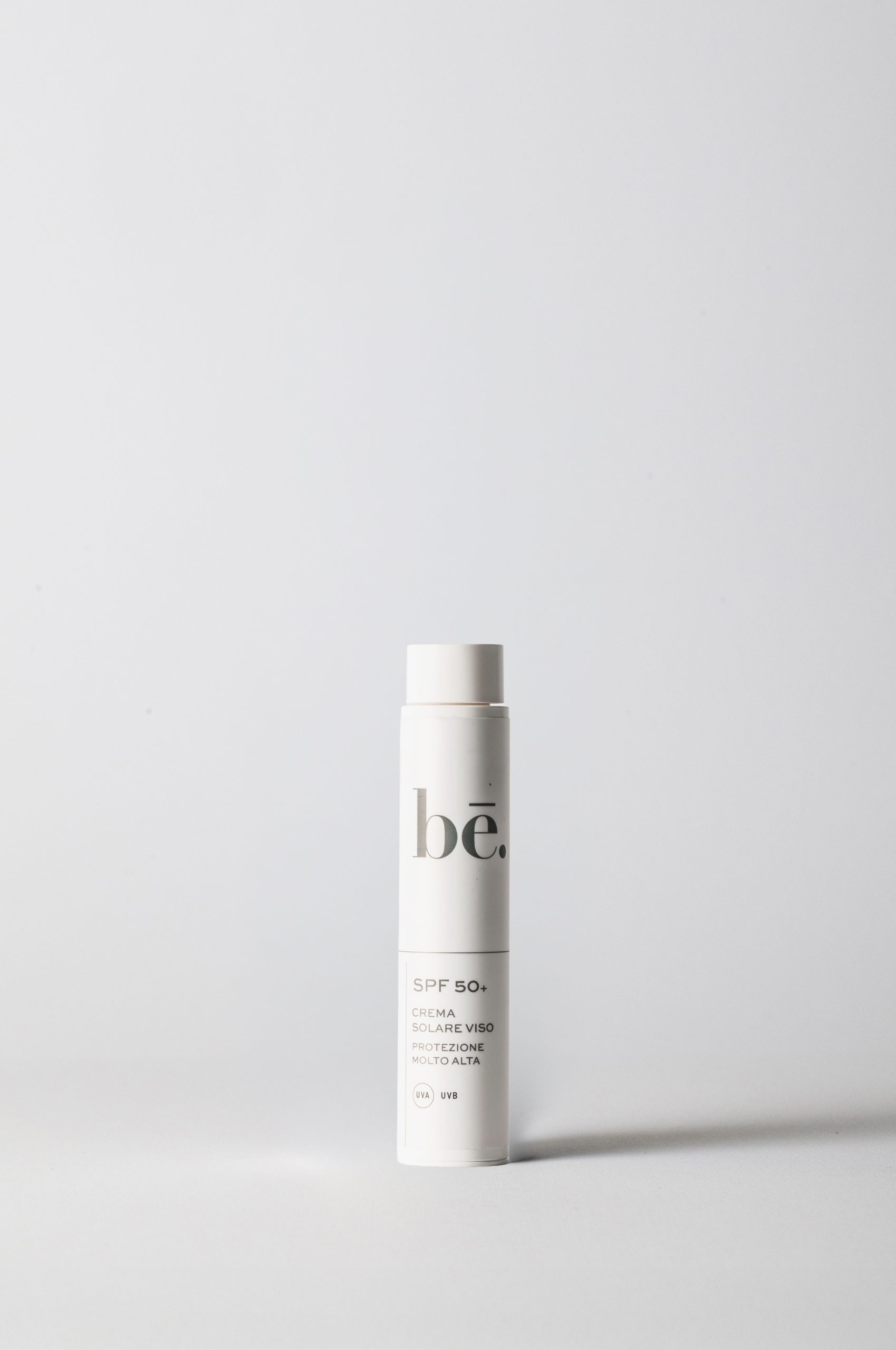 Packshot ricarica crema solare SPF 50 viso protezione molto alta UVA UVB